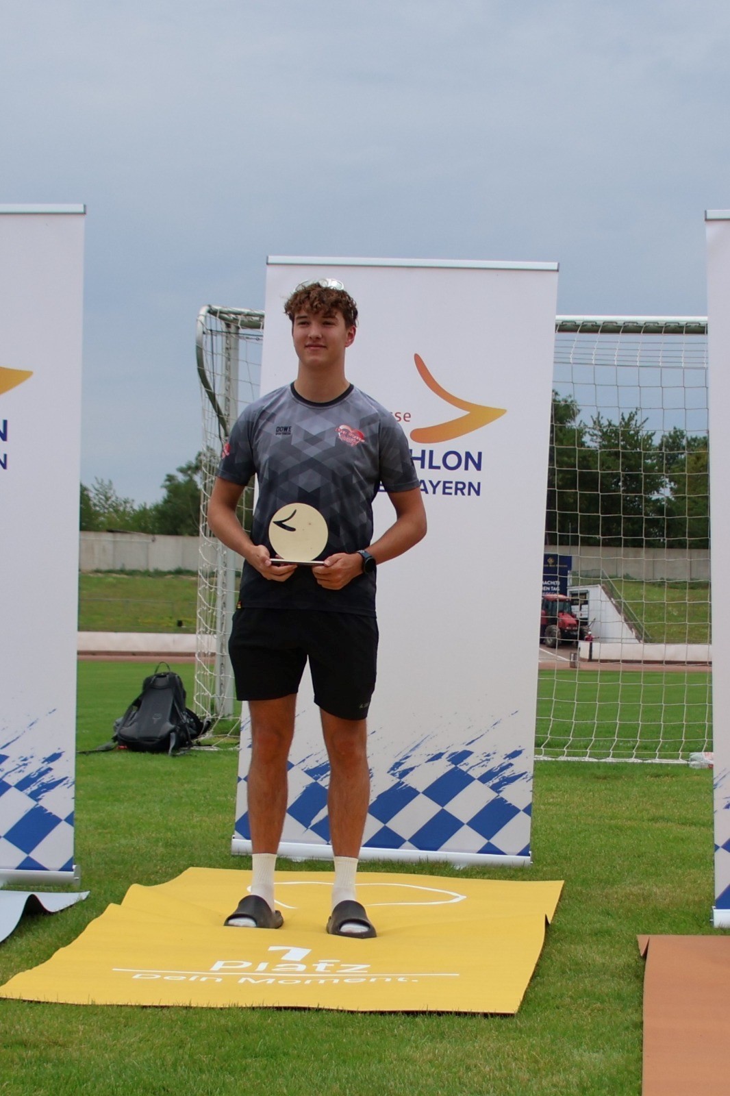 Benedikt Müller siegt beim Triathlon Niederbayern 2026